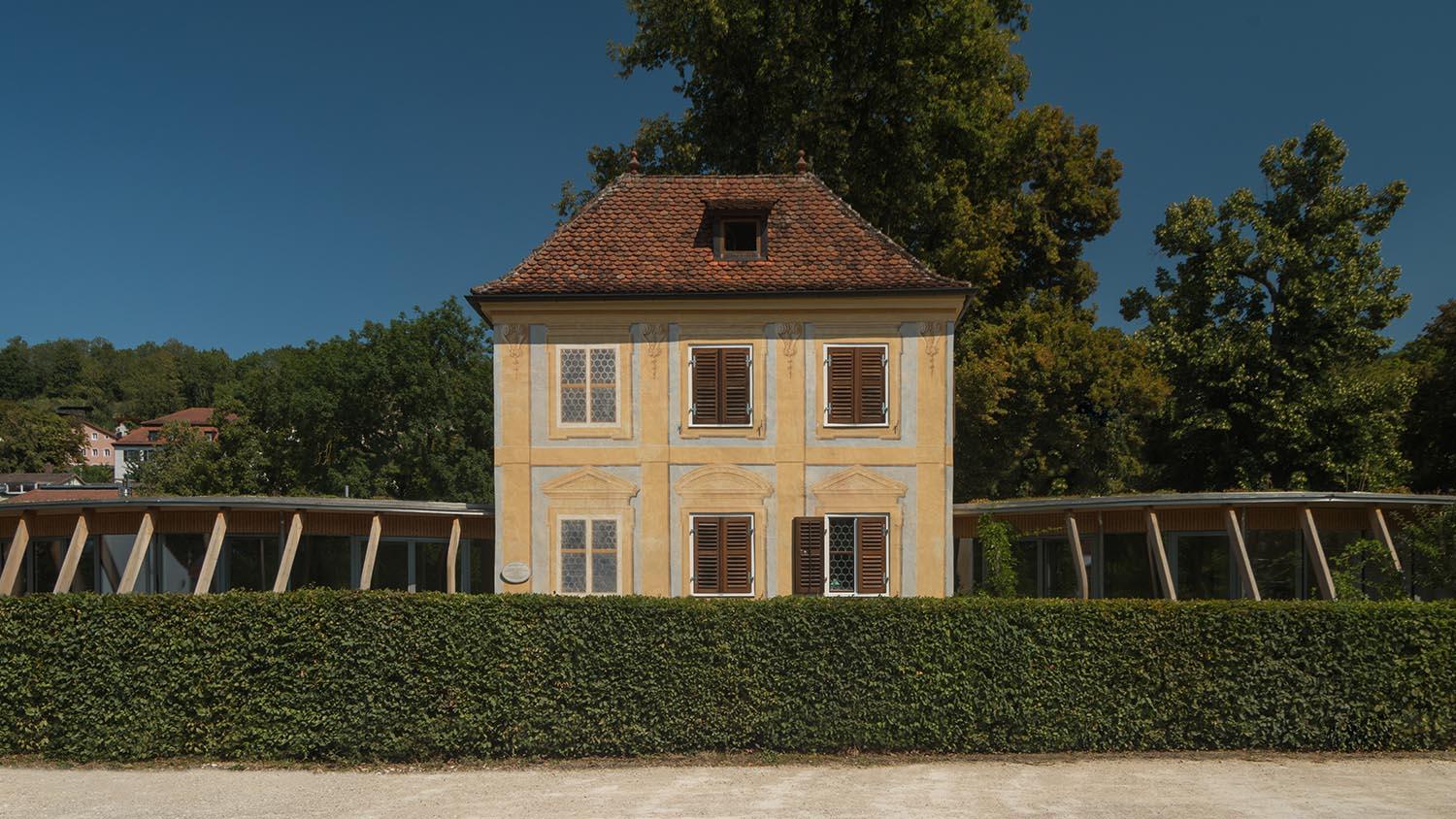 Erweiterung eines historischen Gartenpavillons